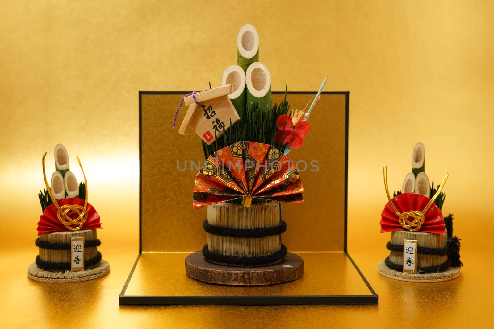 Kadomatsu and gold folding screen of the image (New Years card materials and New Year material). Shooting Location: Yokohama-city kanagawa prefecture