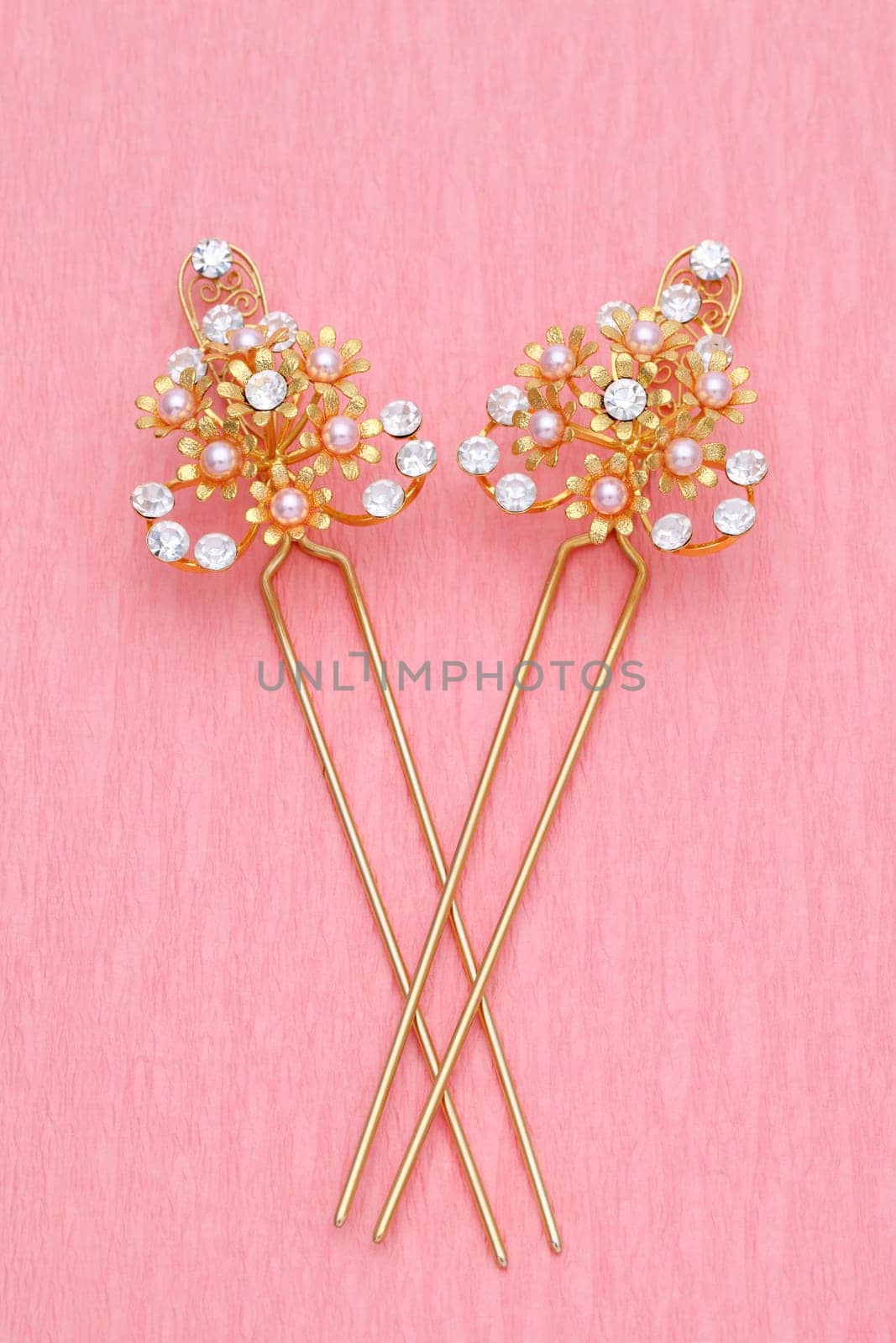 beautiful gold hairpin