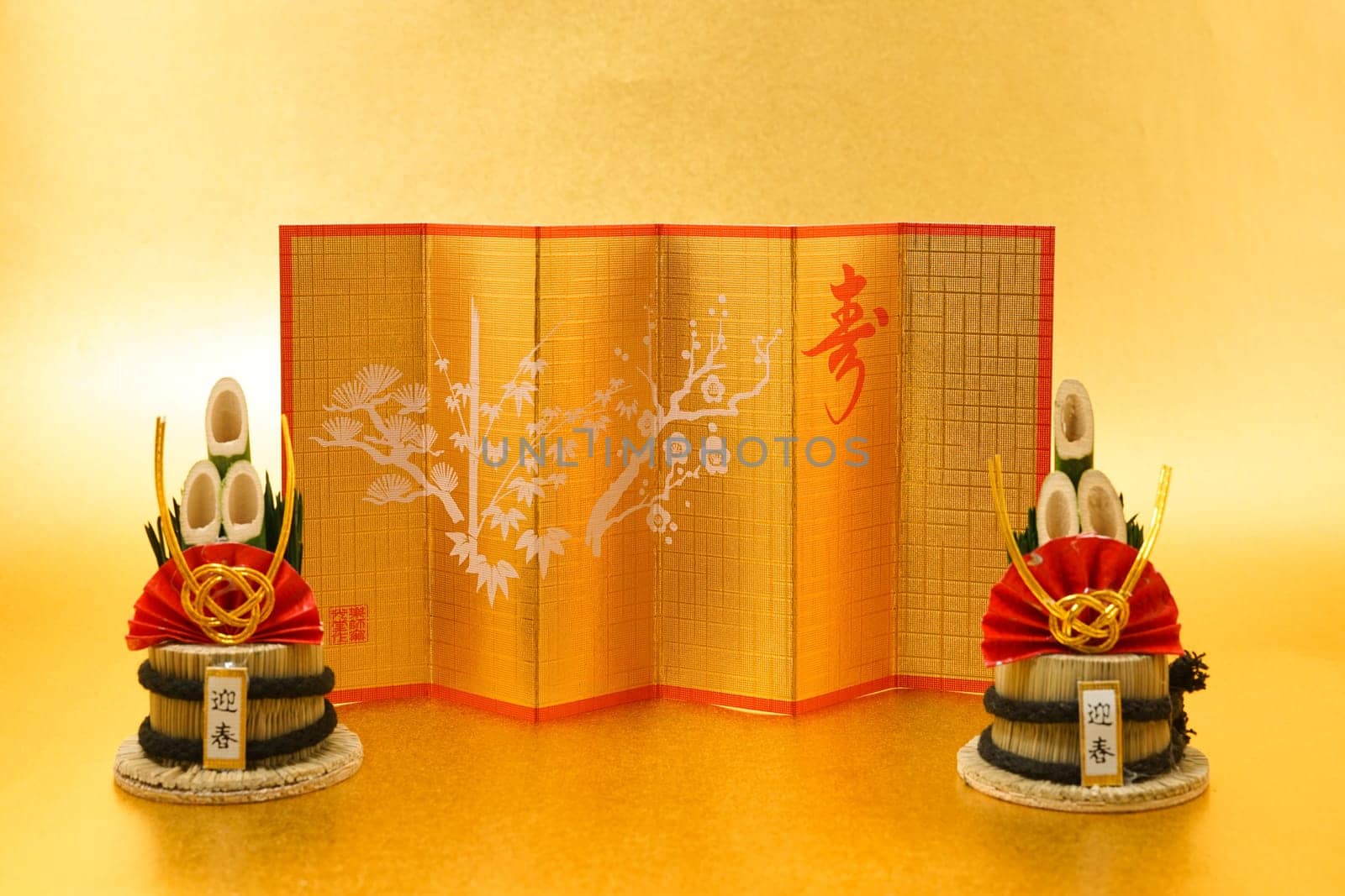 Kadomatsu and gold folding screen of the image (New Years card materials and New Year material). Shooting Location: Yokohama-city kanagawa prefecture