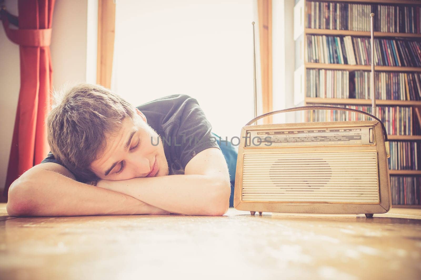 Young man listeining to an retro radio