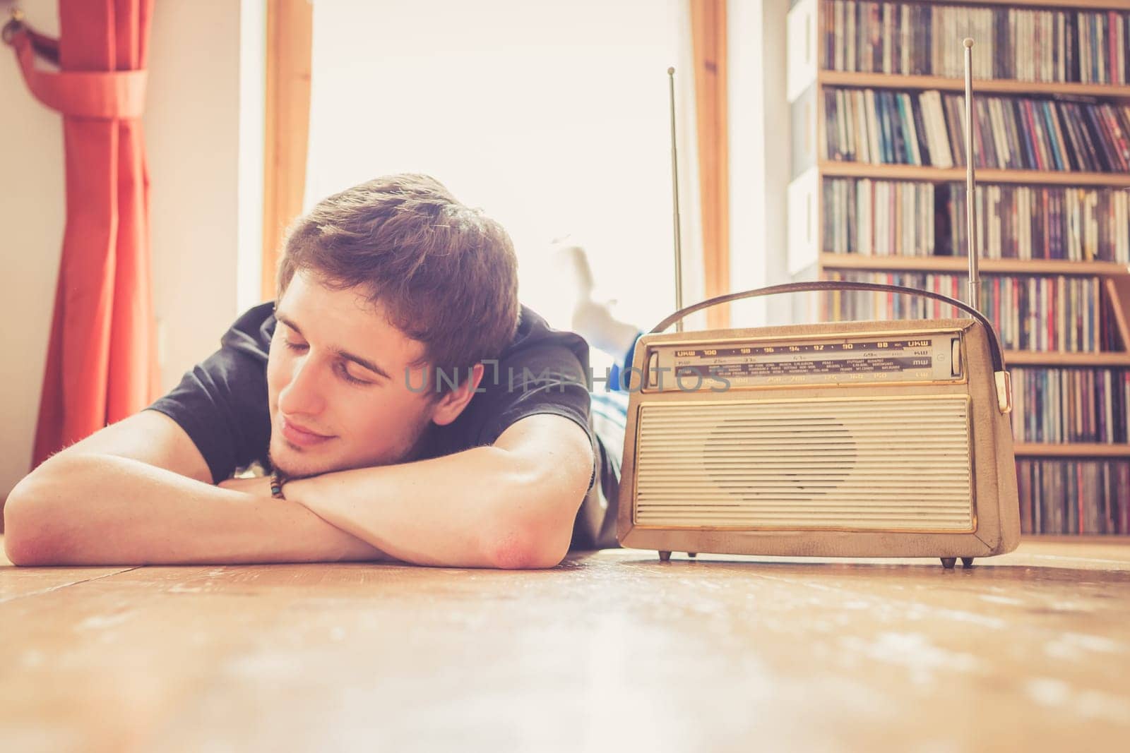 Young man listeining to an retro radio