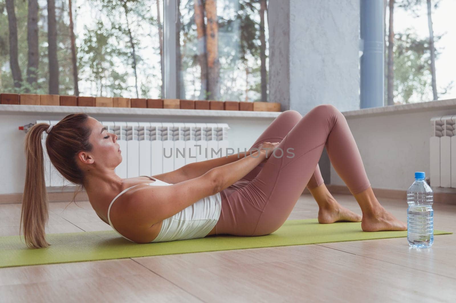 Young sporty woman doing abs exercise.