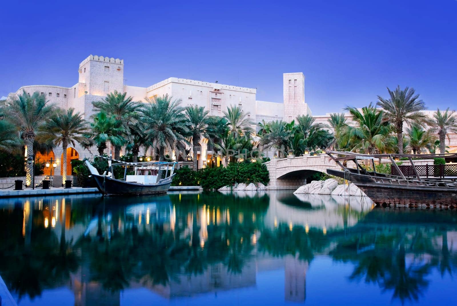 Madinat Jumeirah in Dubai at night