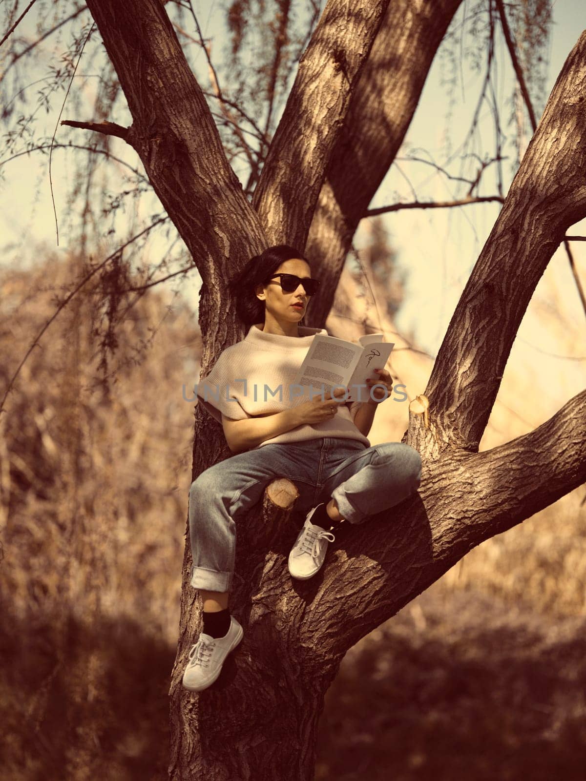 Fashion woman outdoor in spring scenery