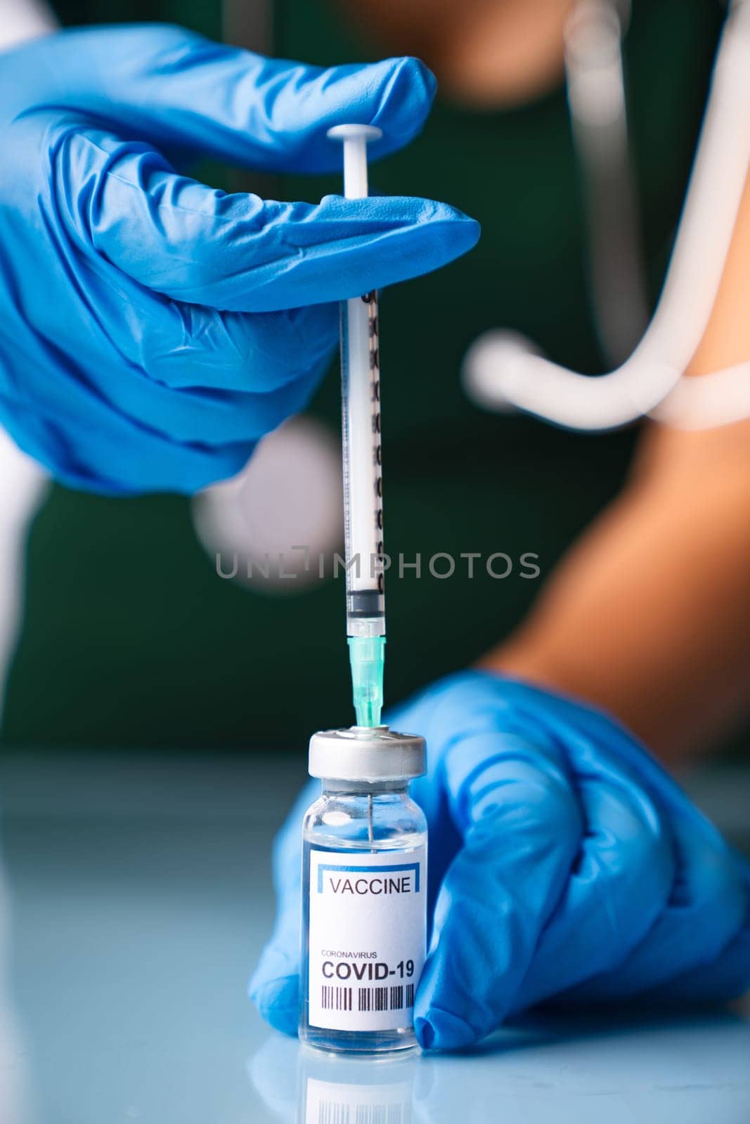 close-up doctor using vaccine
