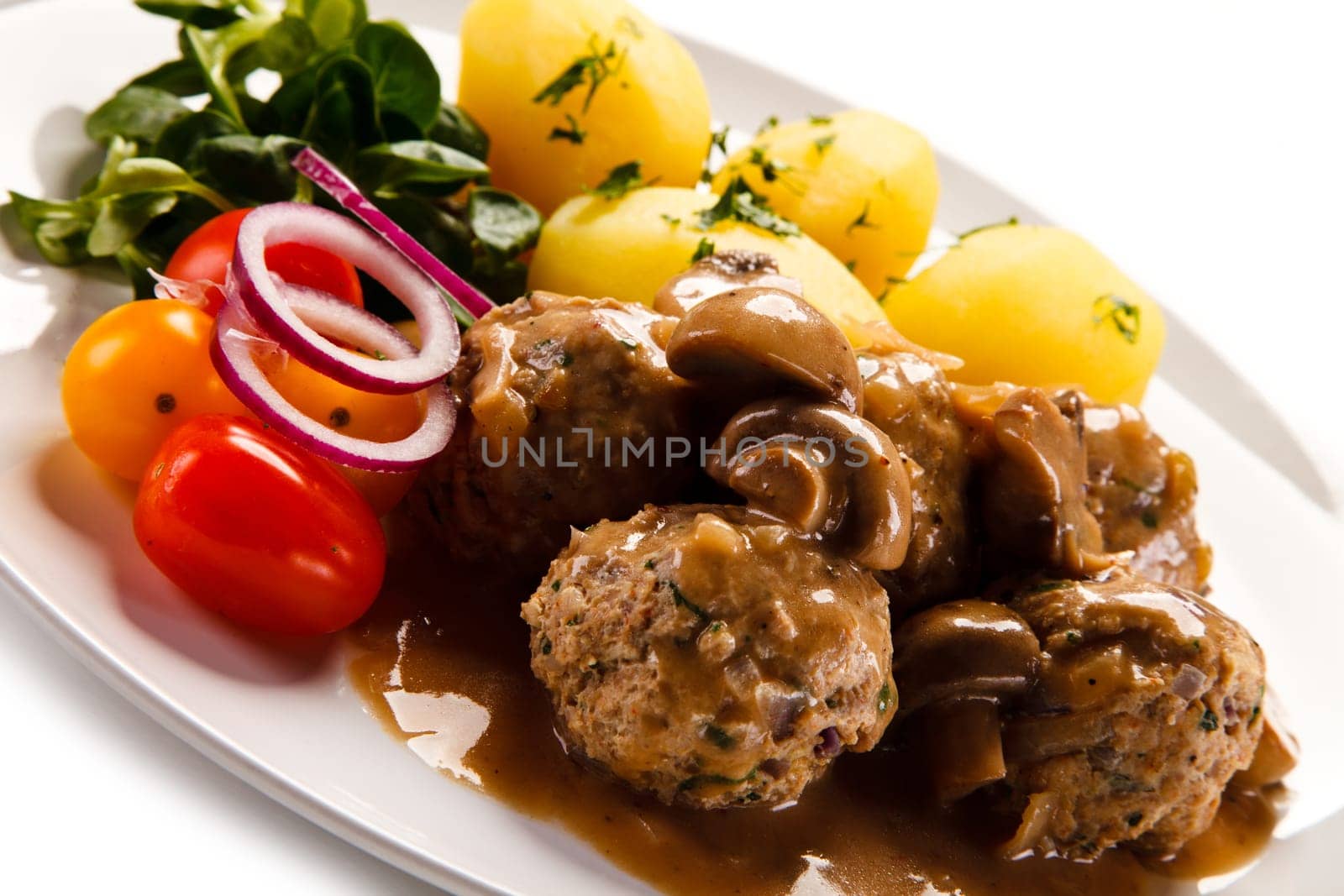 Broiled meatballs, boiled potatoes and vegetables