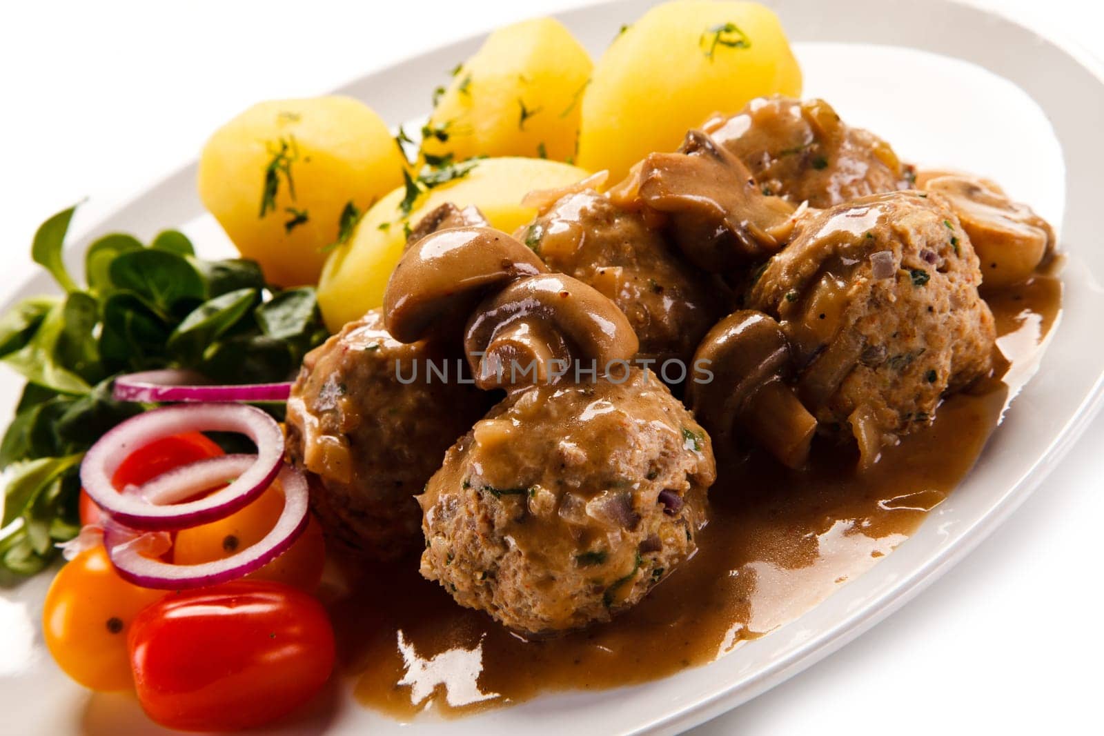 Broiled meatballs, boiled potatoes and vegetables