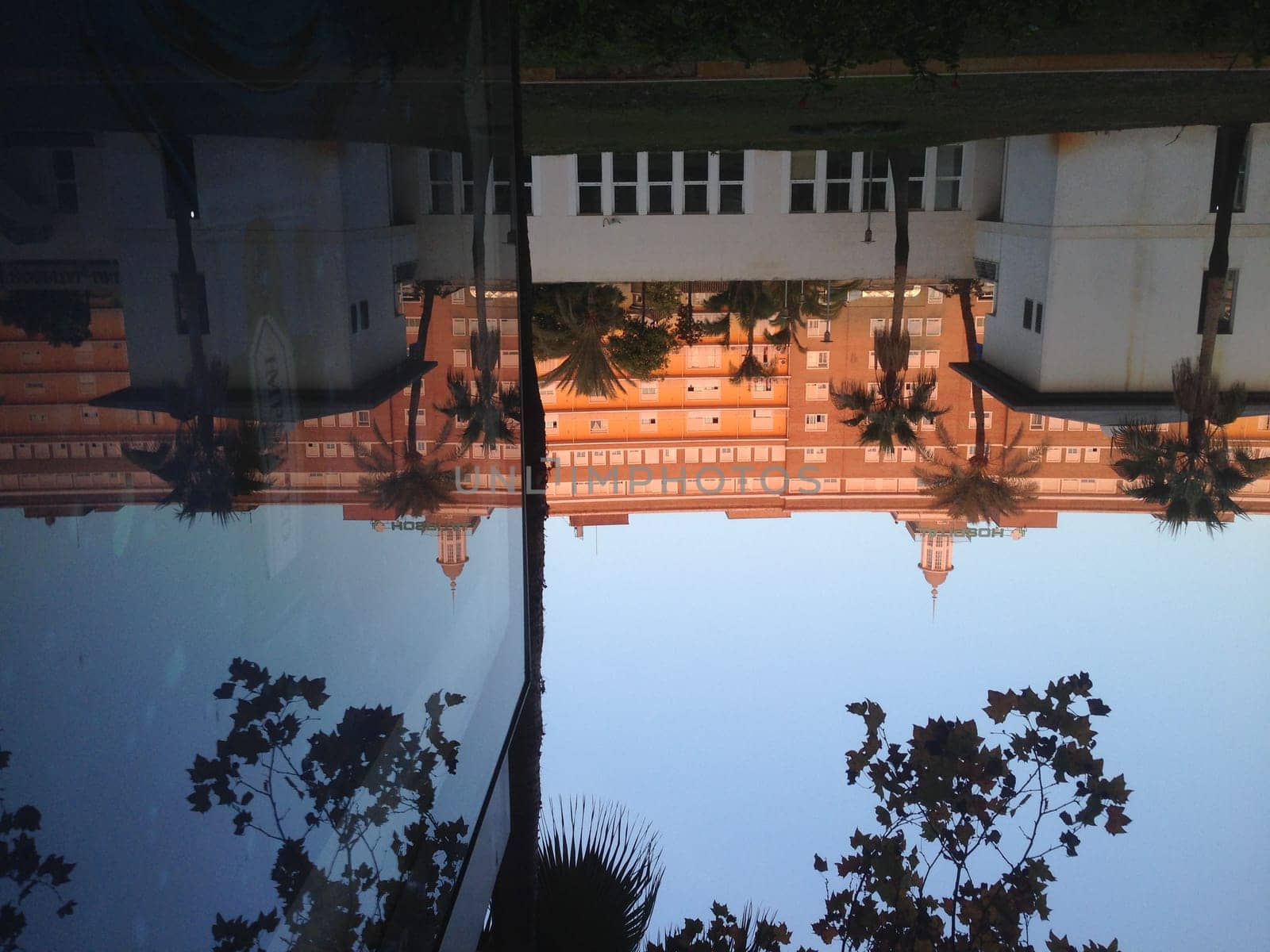 University Hospital Virgen del Rocio, Seville, Spain. Imagen reflected in glass