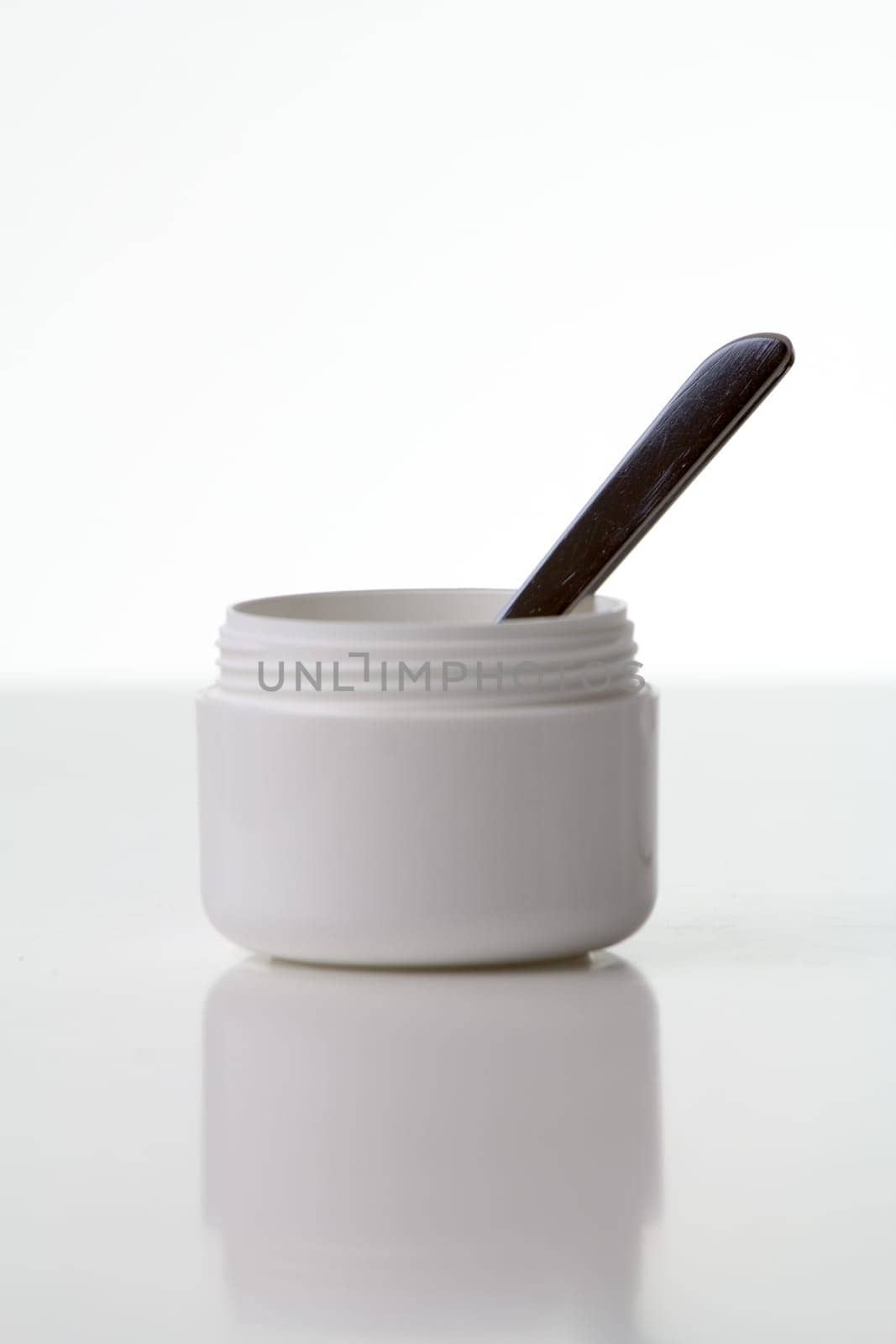 Cream can with spatula