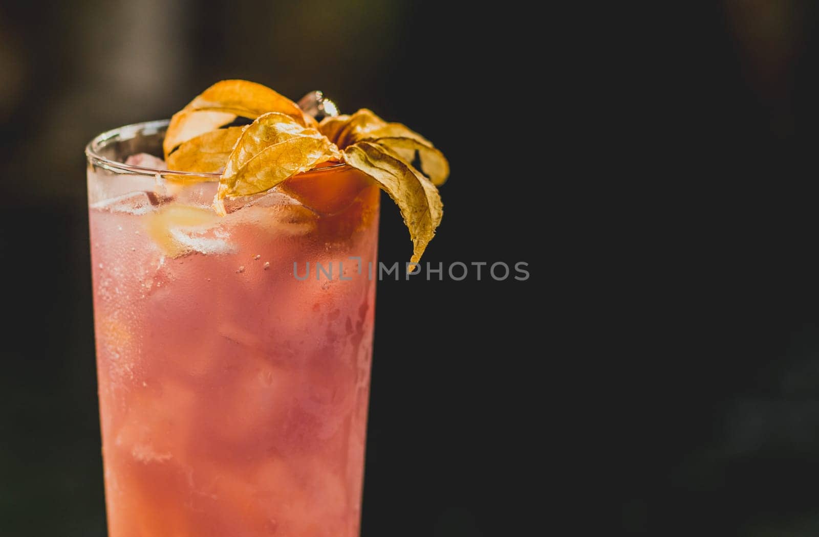 Fresh summer soft drink lady mocktail pour in glass decoration with flower