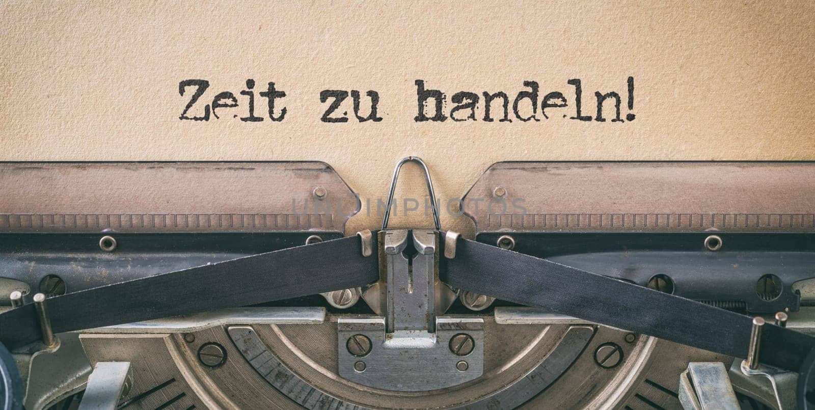 Text written with a vintage typewriter - Time to act in german - Zeit zu handeln
