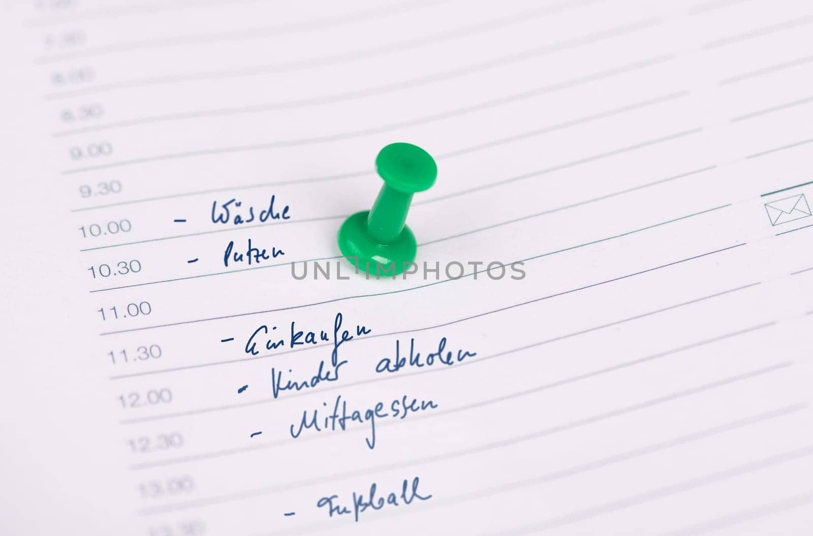 A to do list of parents in german language, washing, cooking, taking kids from school, shopping