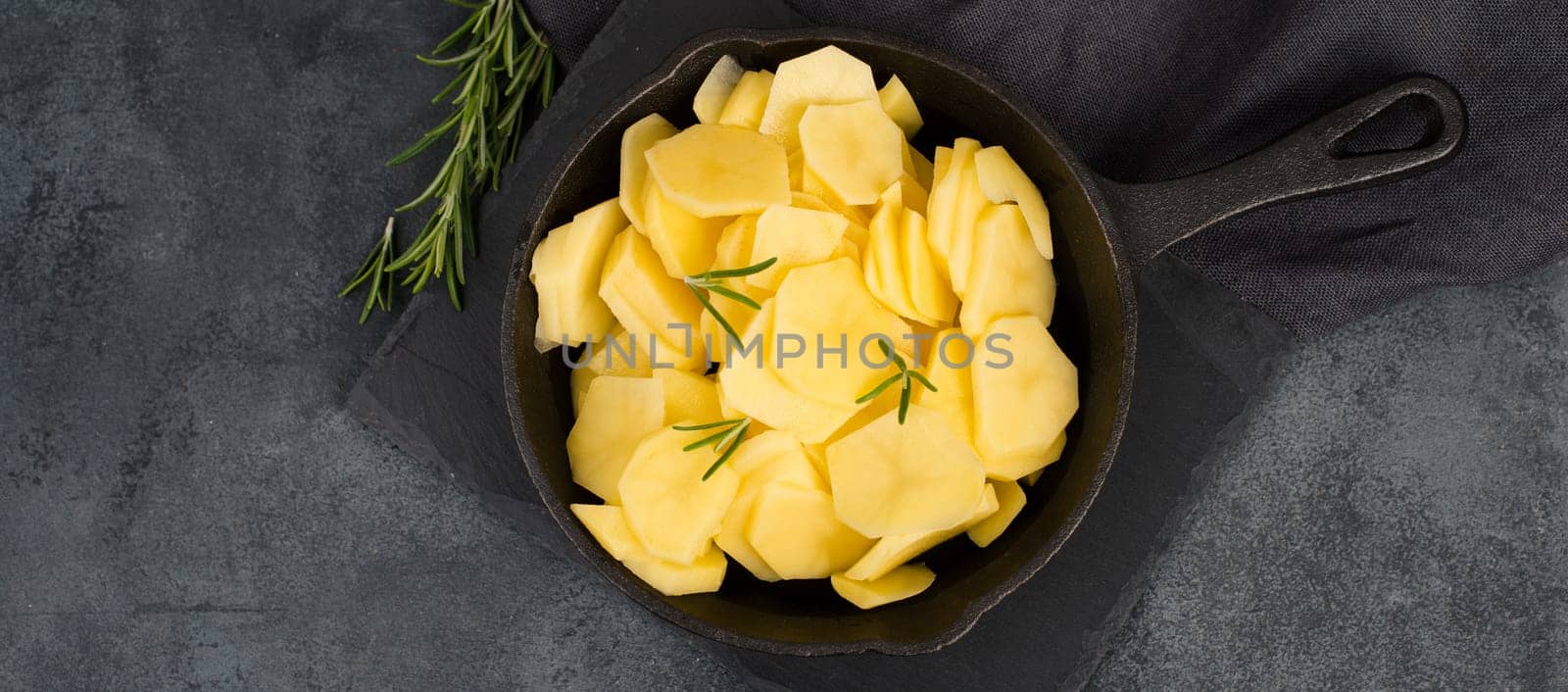 Potatoes in a pan with rosmarine, pepper and olive oil
