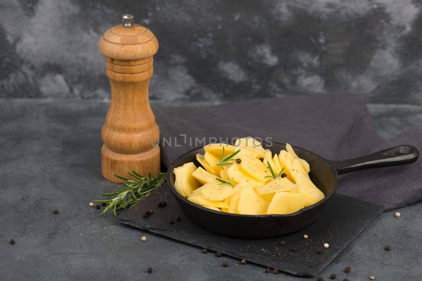 Potatoes in a pan with rosmarine, pepper and olive oil