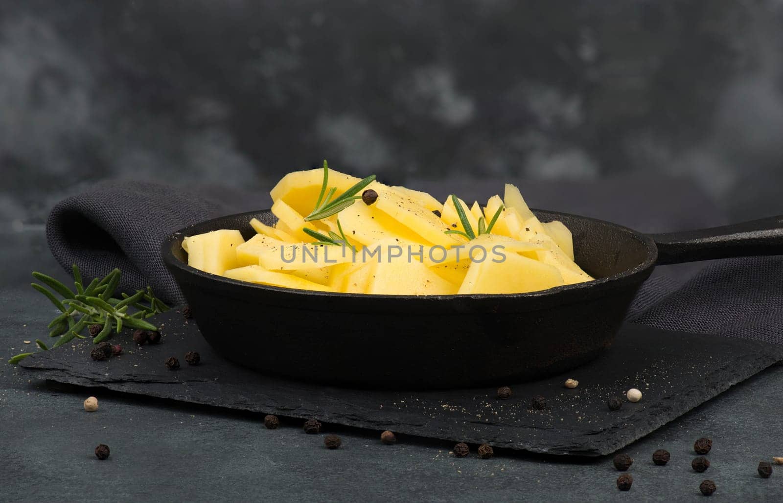 Potatoes in a pan with rosmarine, pepper and olive oil