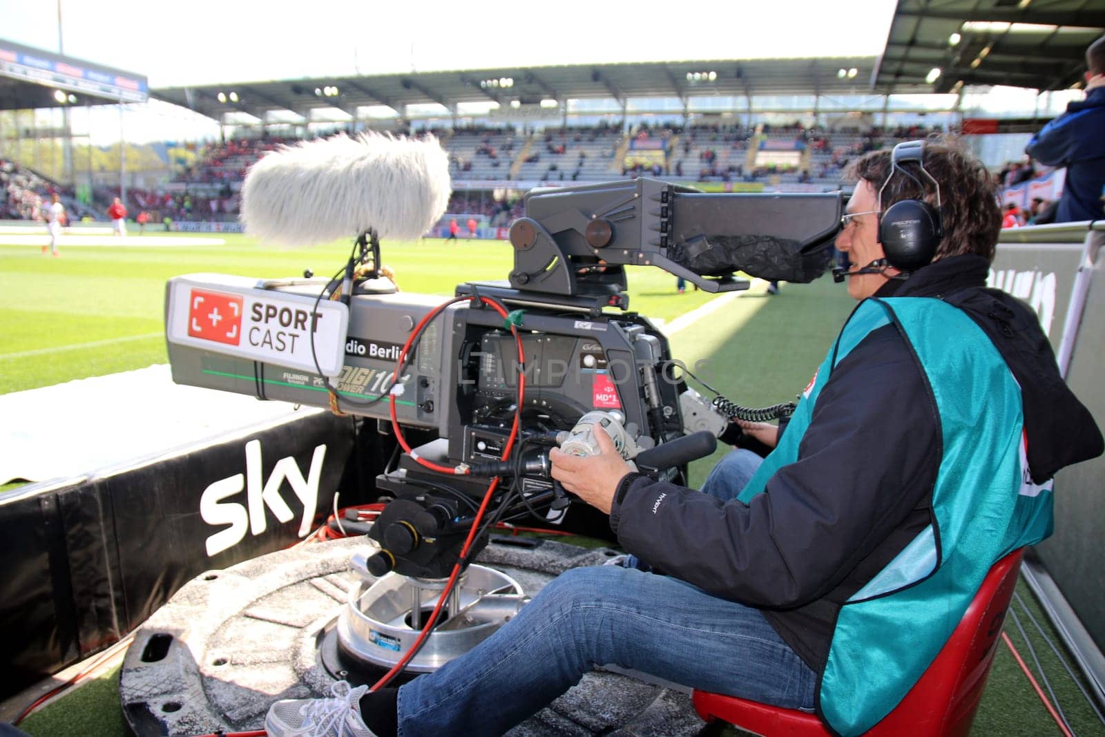 Kamermann von Sportcast at the edge of the pitch at the Schwarzwaldstadion Freiburg - Bundesliga 14/15