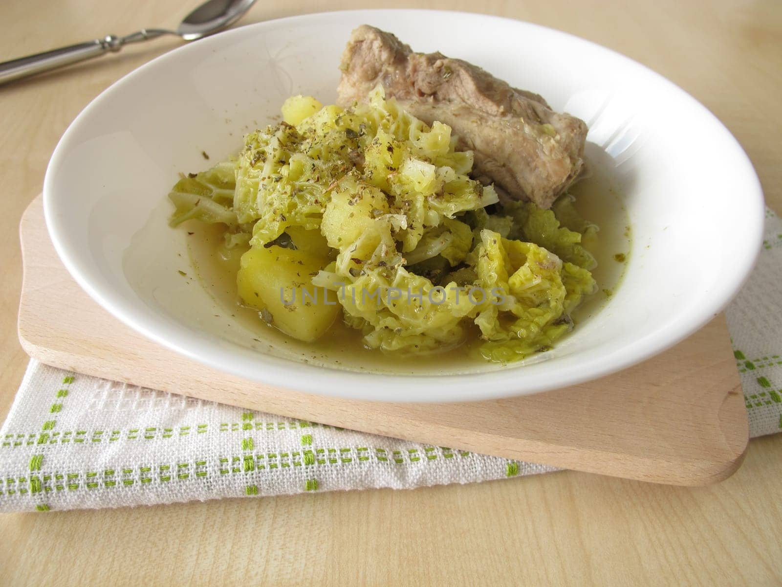 Wirsing stew with ribs