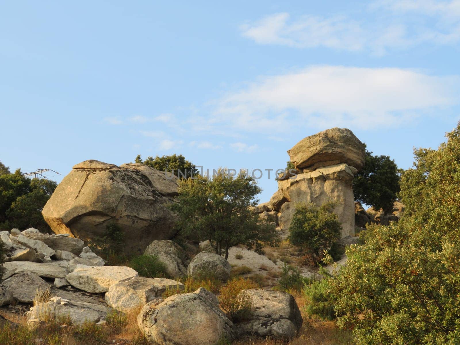 beautiful mountain landscape sky rocks plants horizon remoteness grandeur
