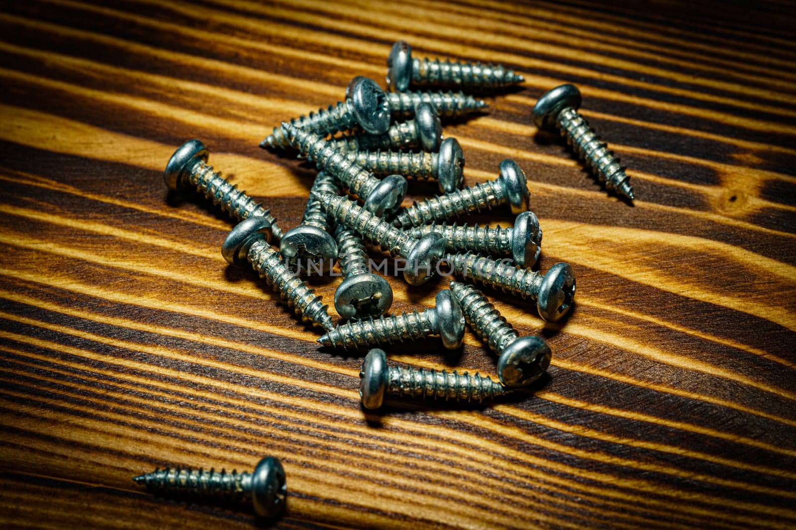 metal screw on wooden top table