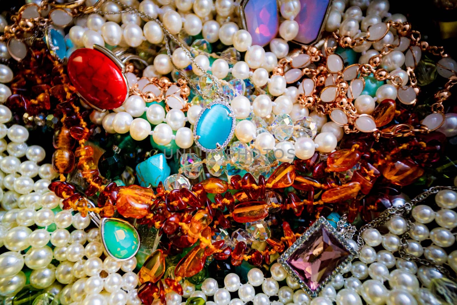 Many fashionable women's jewelry and bracelets for hand