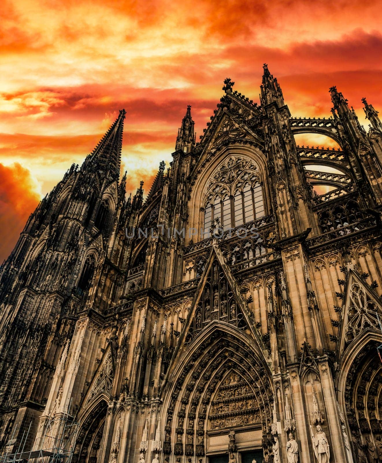 Germany, Cologne, view to Cologne Cathedral from below at sunset