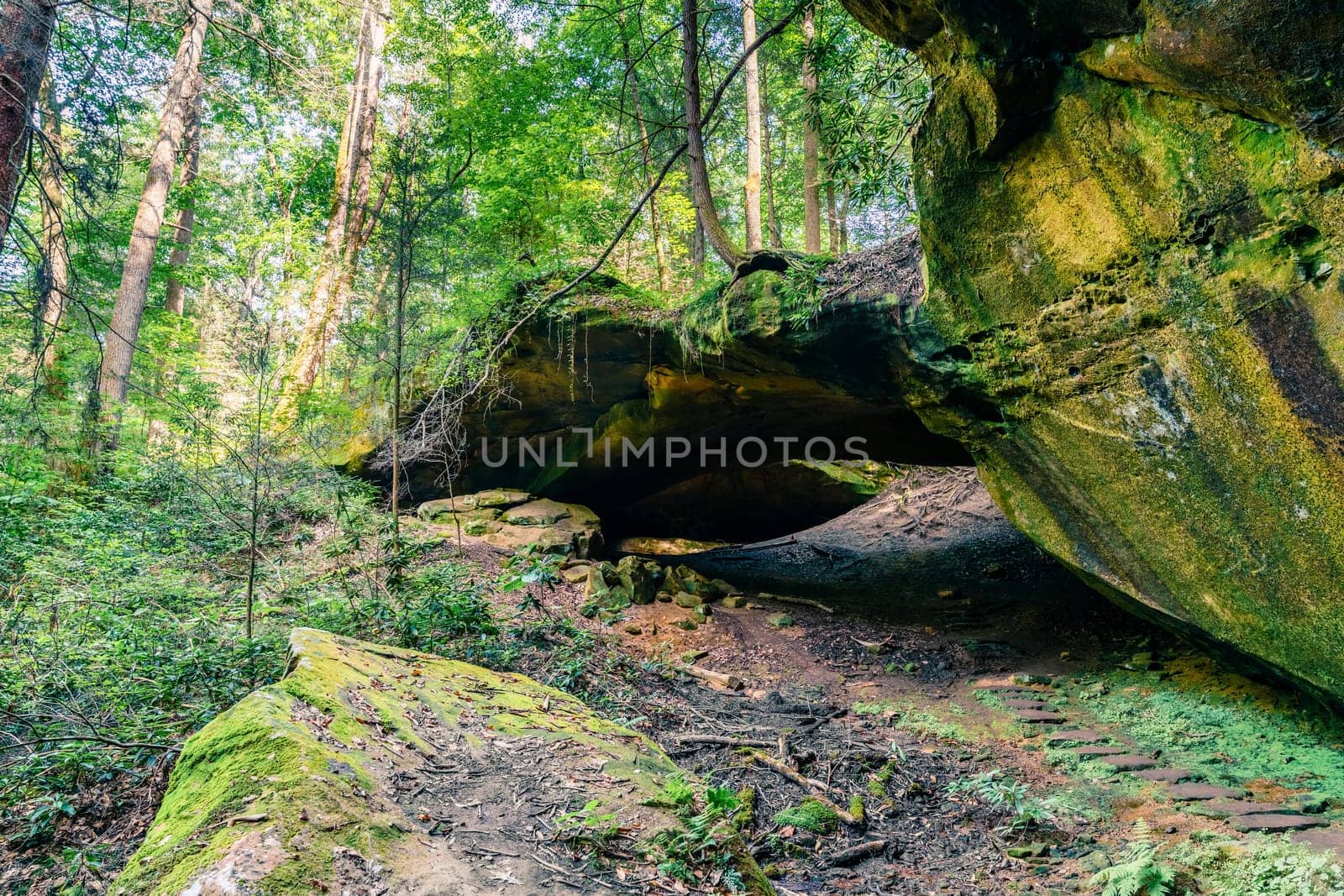 Scenic view of Yahoo Arch rock formation in Southern Kentucky