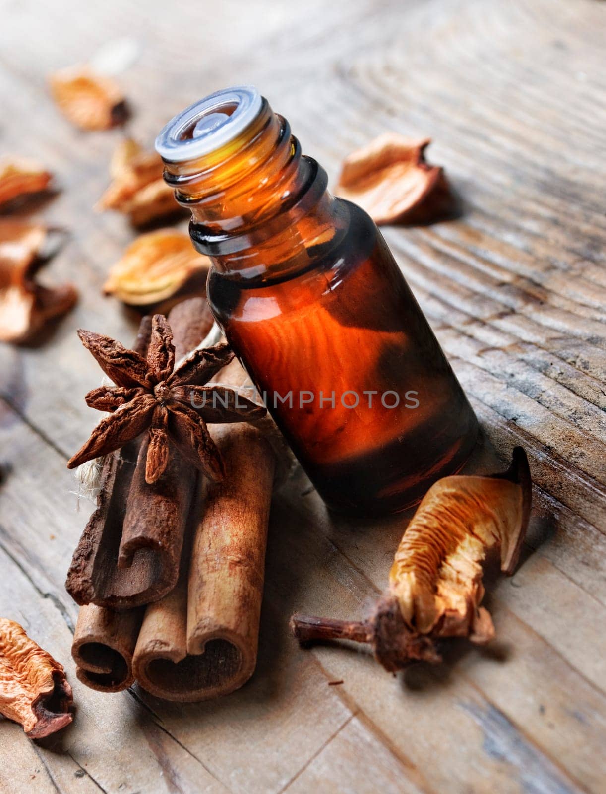 Essential oil with cinnamon and anise seed