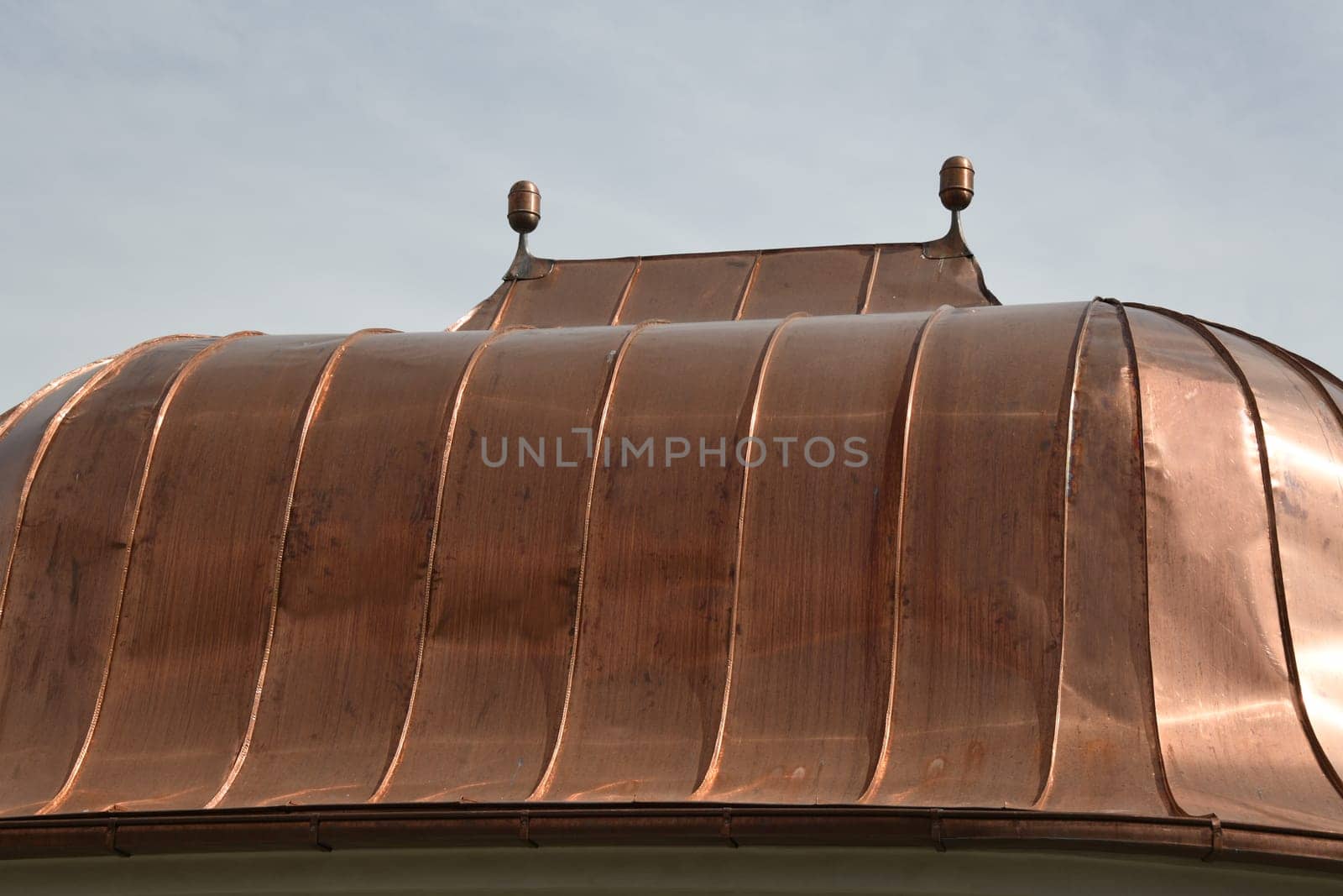 Because the durable copper sheet is soft and therefore easily deformable,it is suitable for many roof shapes. When the copper roof is new,it shines.