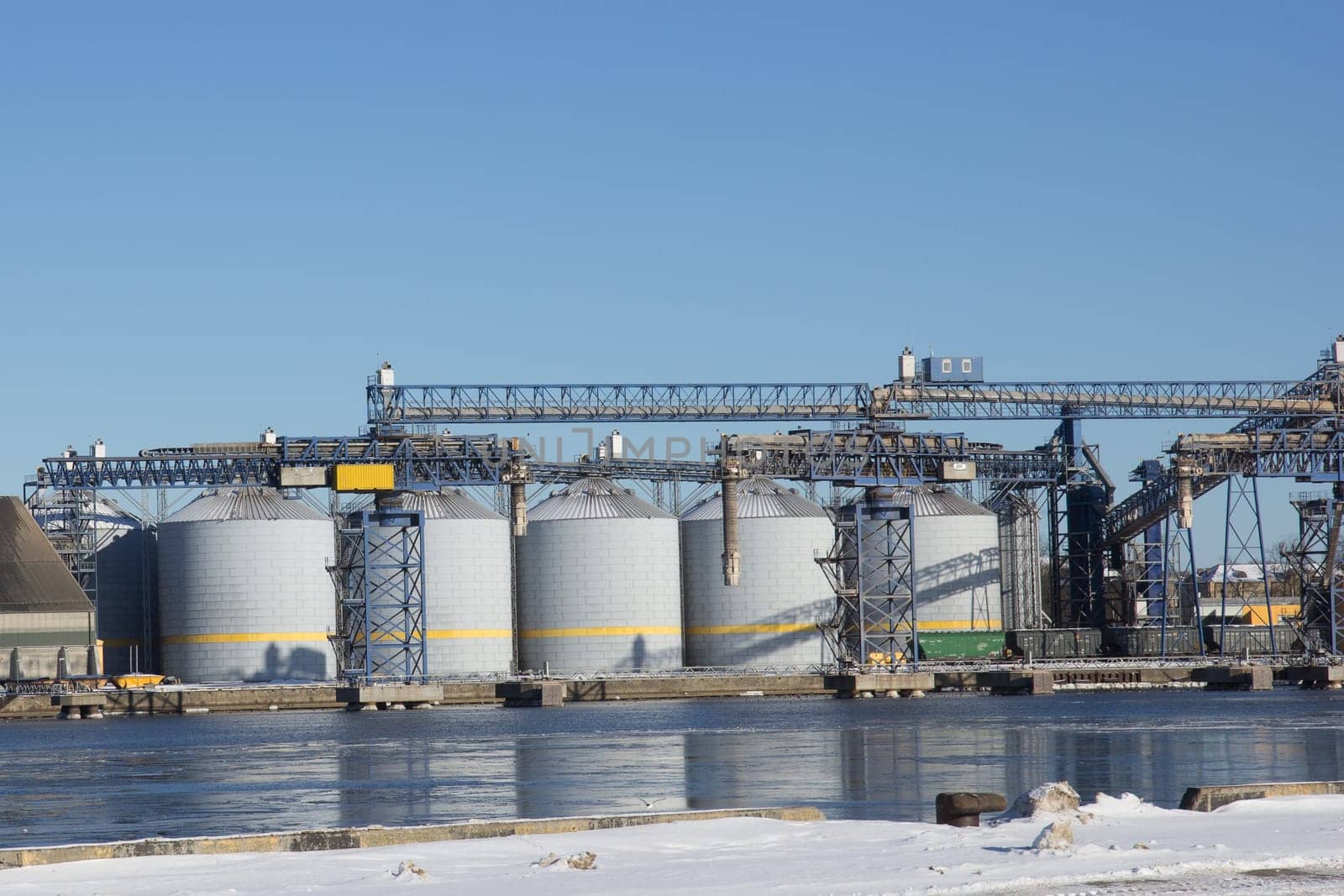 no ships at the grain terminal in the winter port