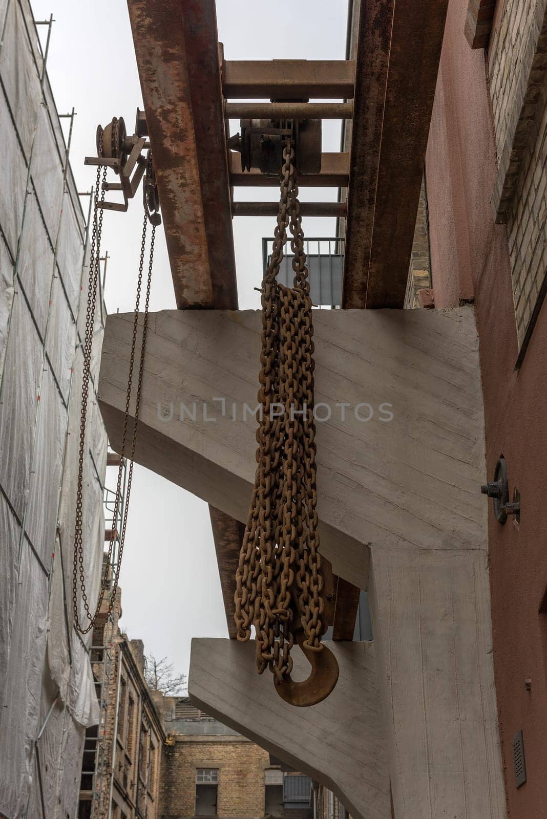 Chain hoist for lifting weights in an old factory