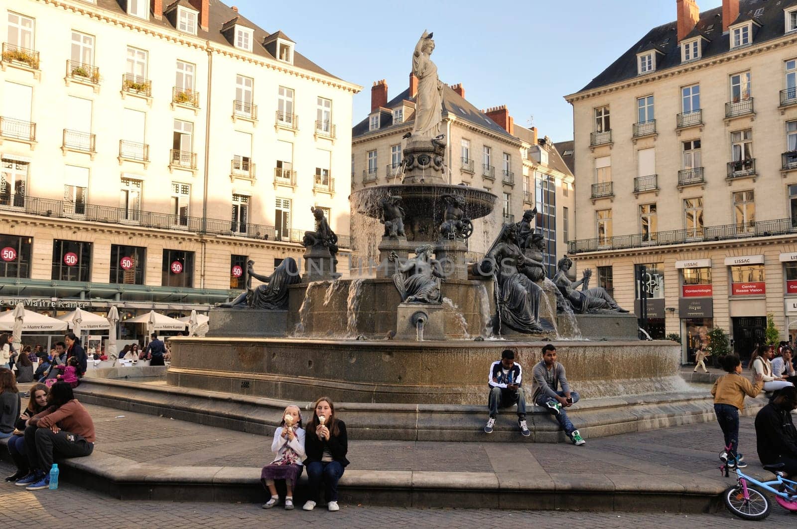 People in front of the Fountain on the Place Royale in Nantes