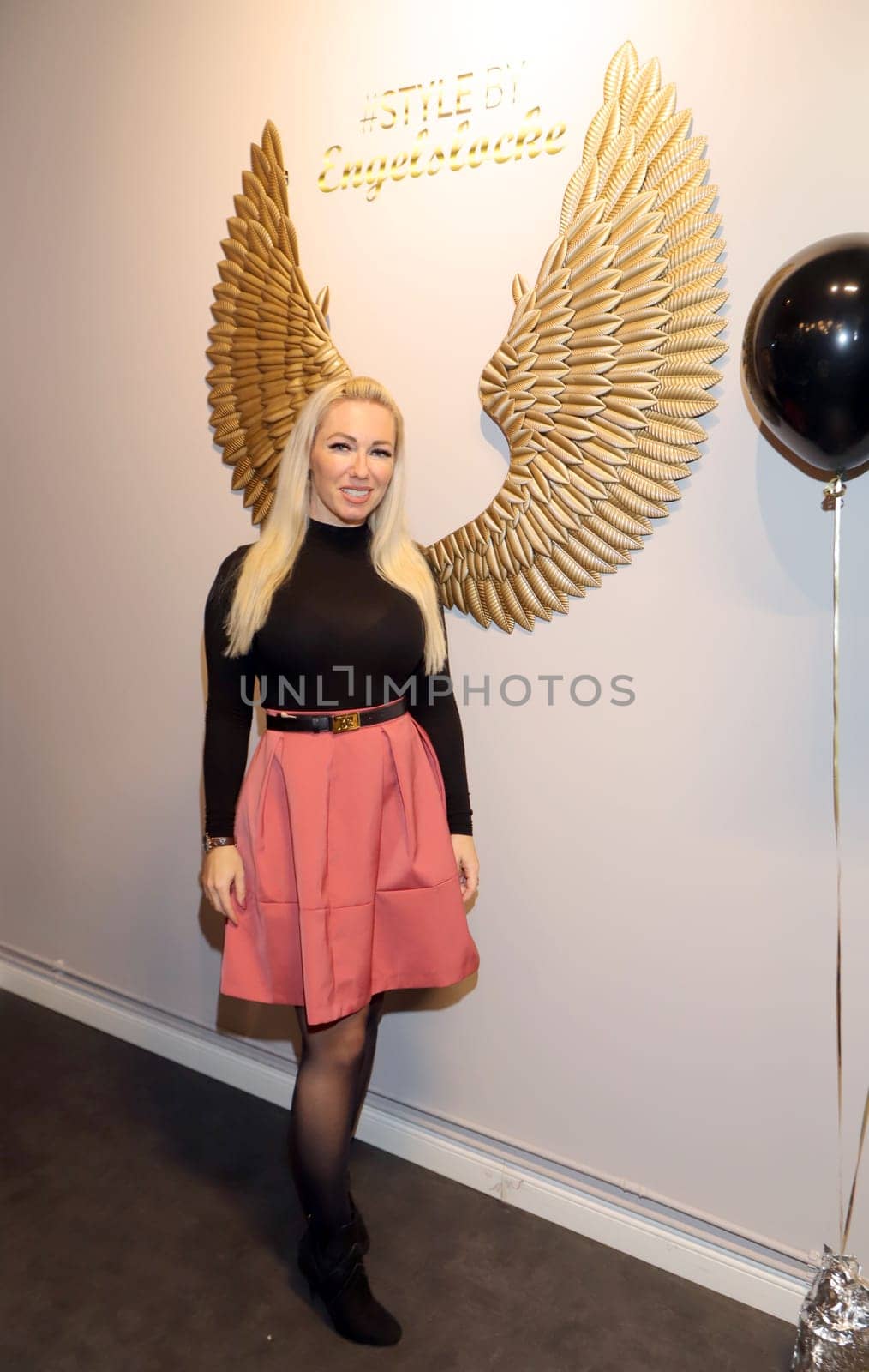 Lydia Geldmacher ( Influencerin) .15. year anniversary s event from the barber and styling shop angel lock, Engelslocke in Hamburg ,10.11.2021