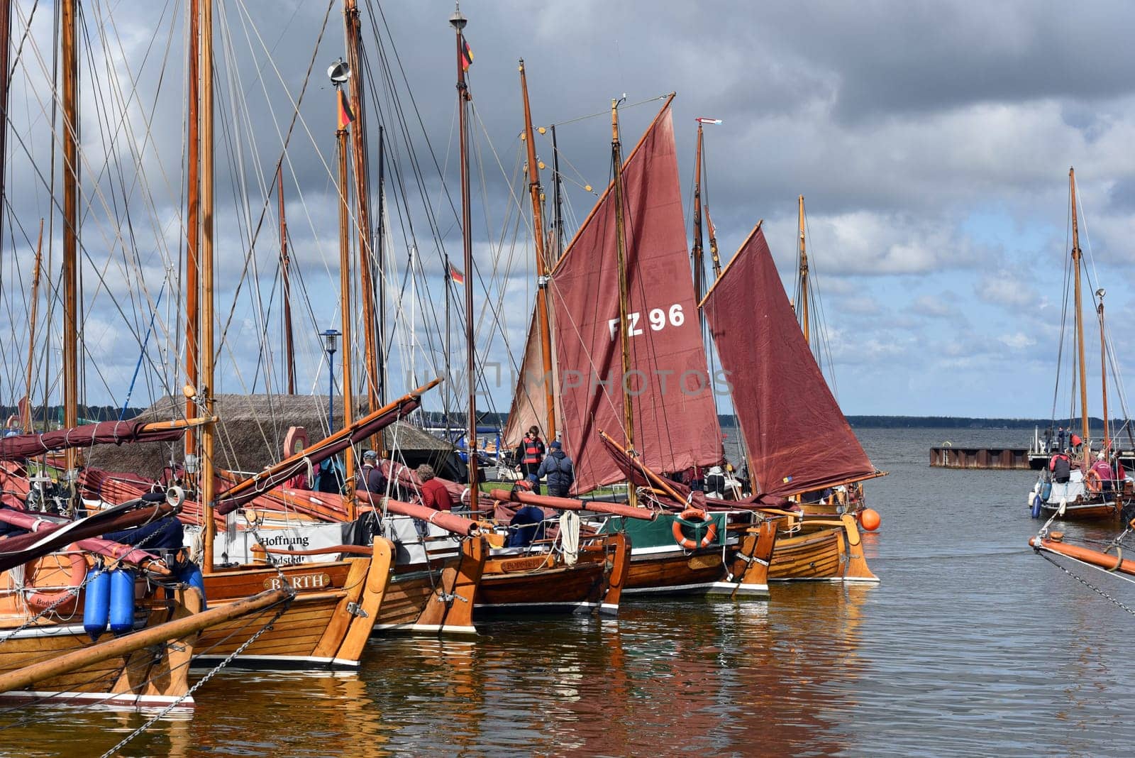 Zeesboote can still often be found in the Bodden landscape in Mecklenburg-Vorpommern. Zeesboats are still often found in the lagoon landscape in Mecklenburg-Western Pomerania.