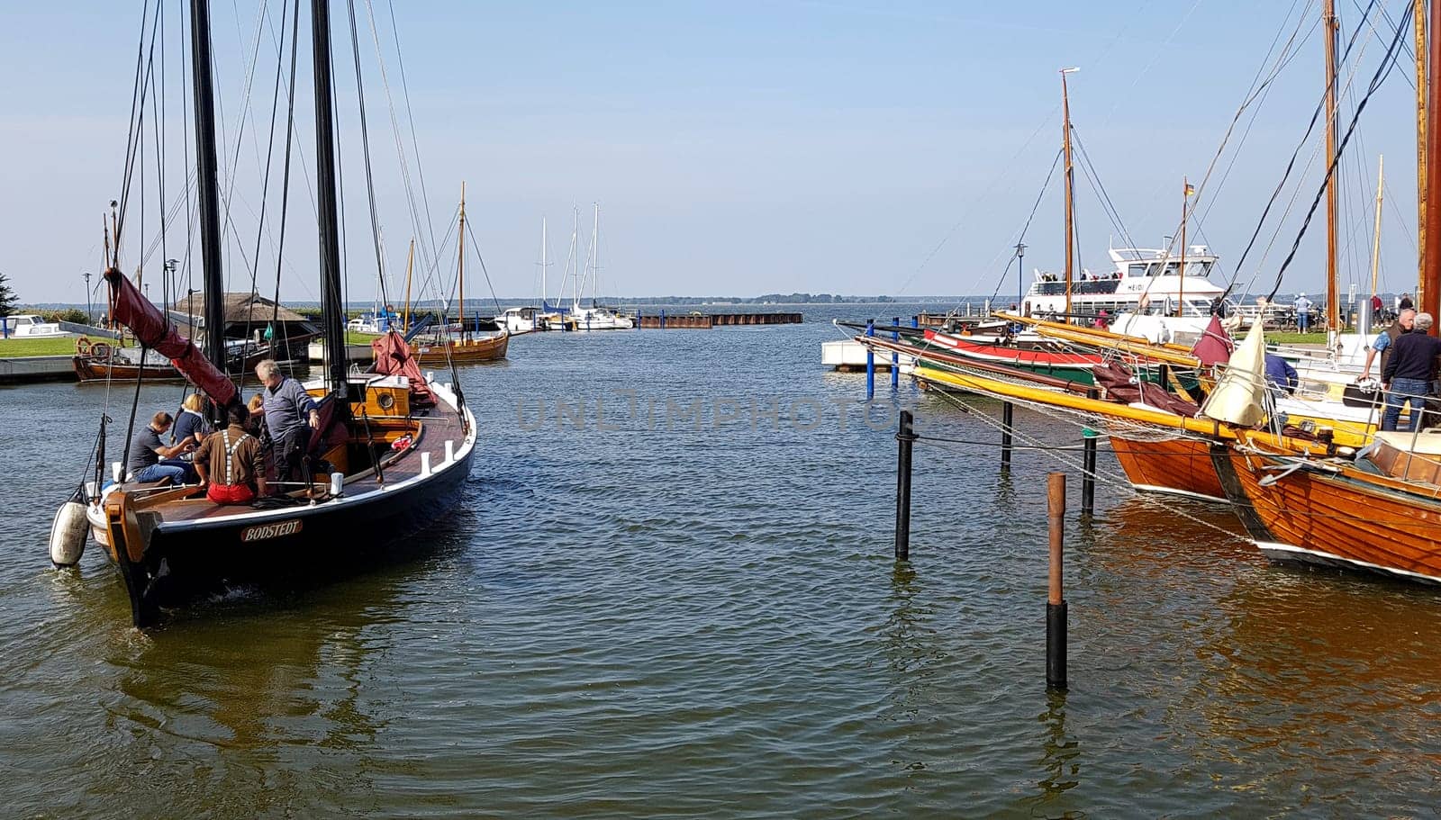 Zeesboote can still often be found in the Bodden landscape in Mecklenburg-Vorpommern. Zeesboats are still often found in the lagoon landscape in Mecklenburg-Western Pomerania.