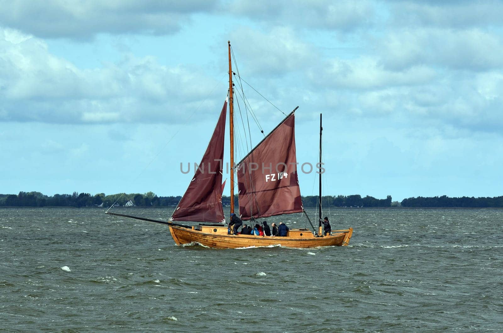 Zeesboot regattas take place annually in the Boddenlandschaft in Mecklenburg-Vorpommern. Zeesboot regattas take place annually in the lagoon landscape in Mecklenburg-Western Pomerania.