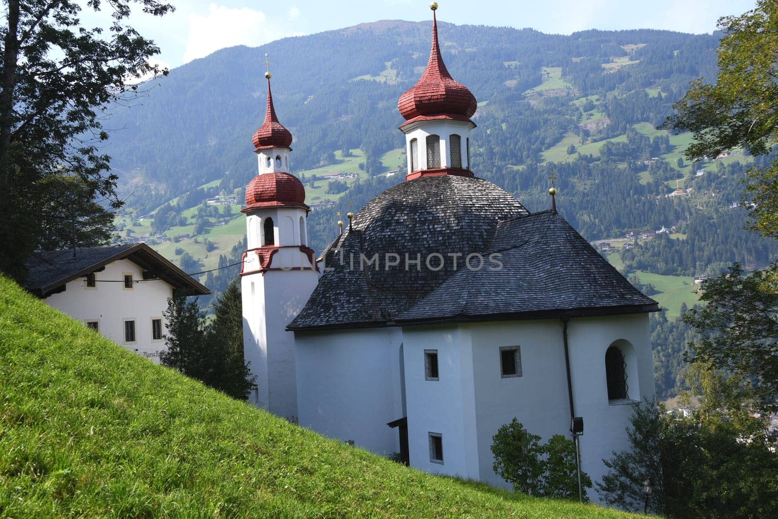 The pilgrimage church Maria Rast am Hainzenberg above Zell am Ziller in the Zillertal is on the edge of the Gerlospassstrasse. It was built in 1738 and is a listed building.
