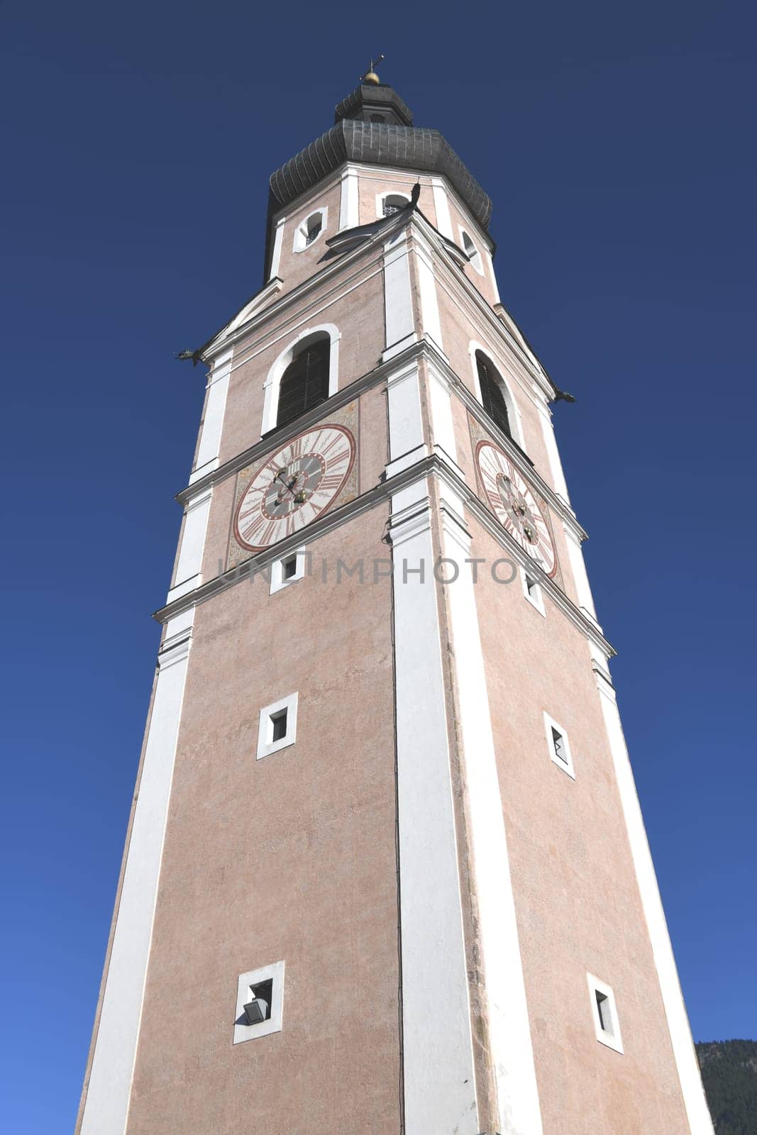 In 1849 the parish church Petrus und Paulus in Kastelruth,South Tyrol in Italy,was consecrated. The church tower was built in the classical style and is 82 m high.
