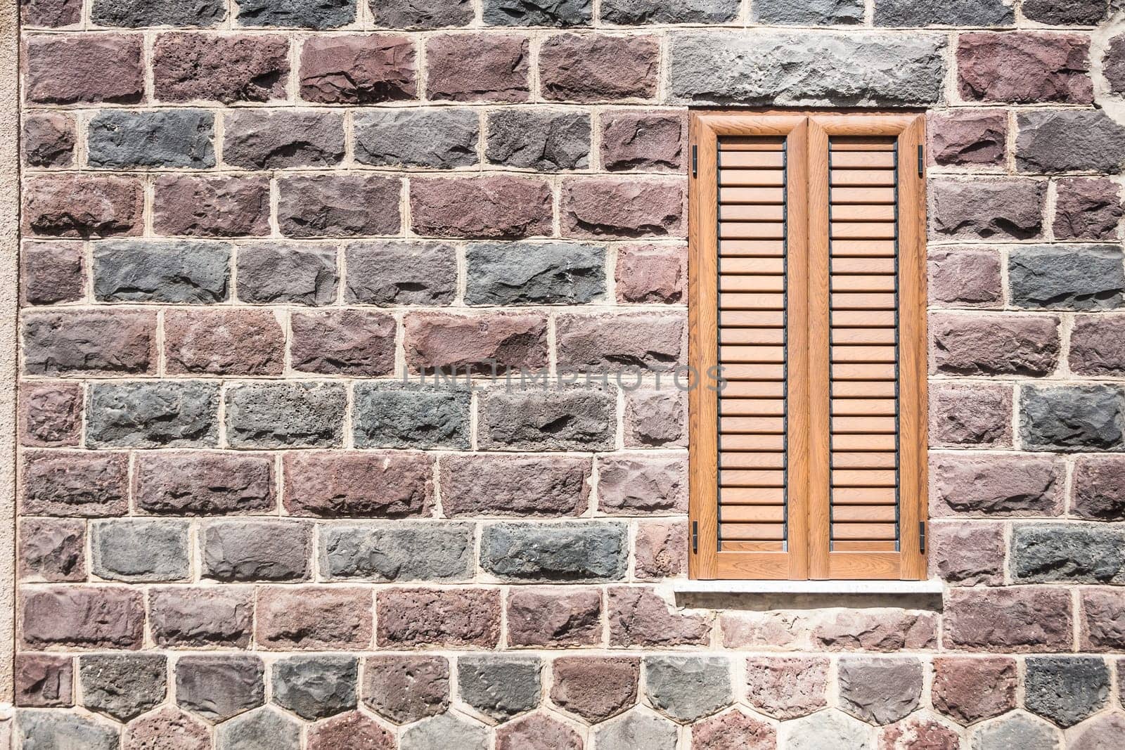 Window on the wall of basalt .