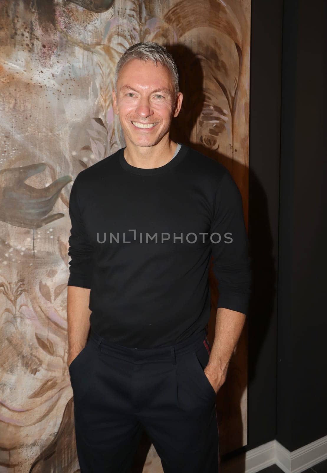 Artist Maximilian Magnus Vernissage . Exhibition of the artists   in the D1 Gallery Hamburg