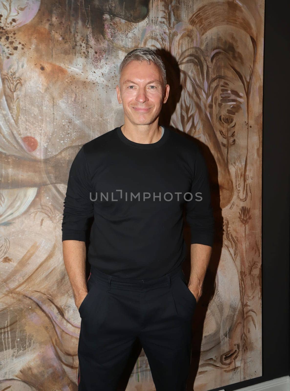 Artist Maximilian Magnus Vernissage . Exhibition of the artists   in the D1 Gallery Hamburg
