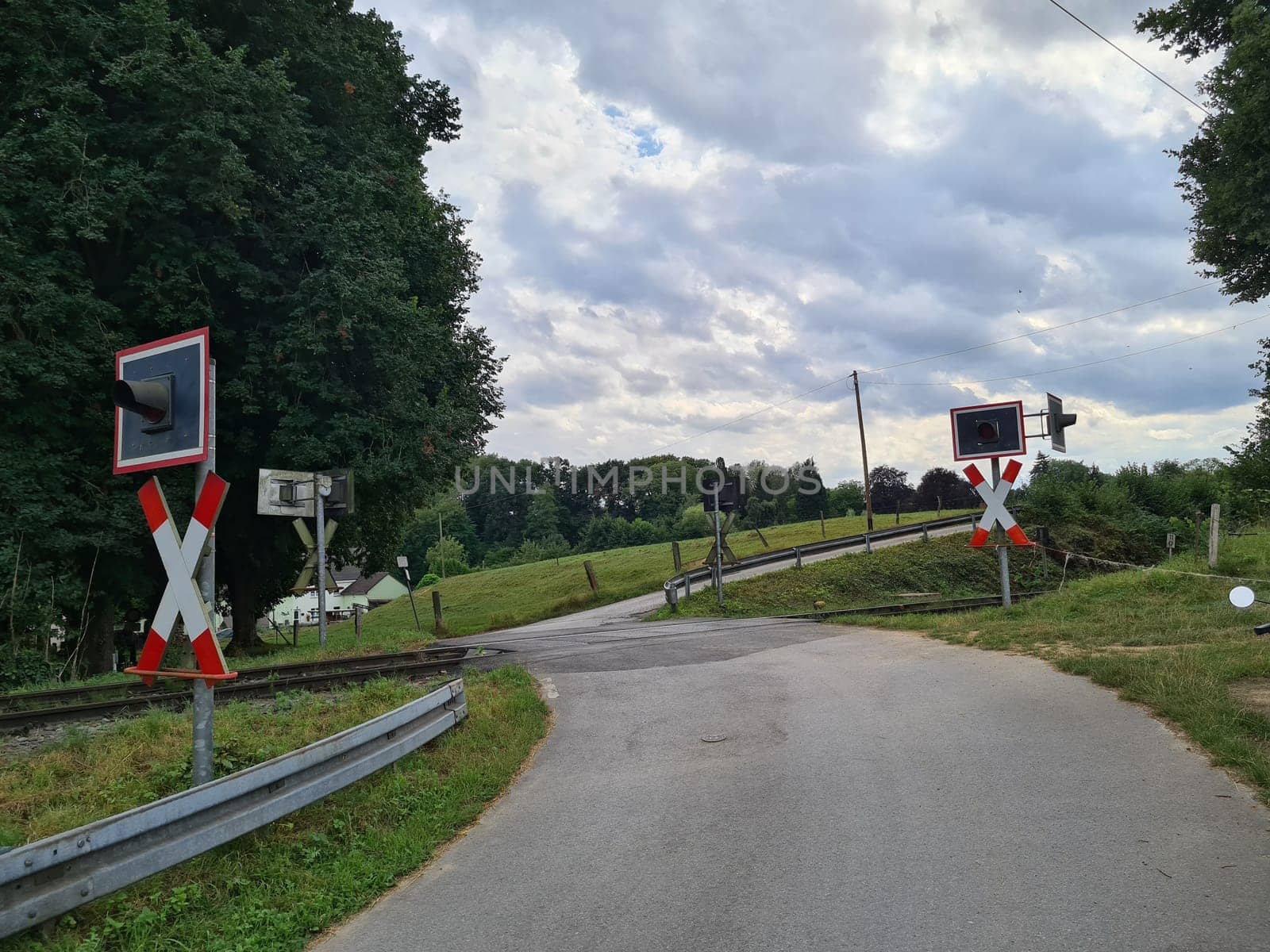 Unrestricted level crossing Andreaskreuz with country road