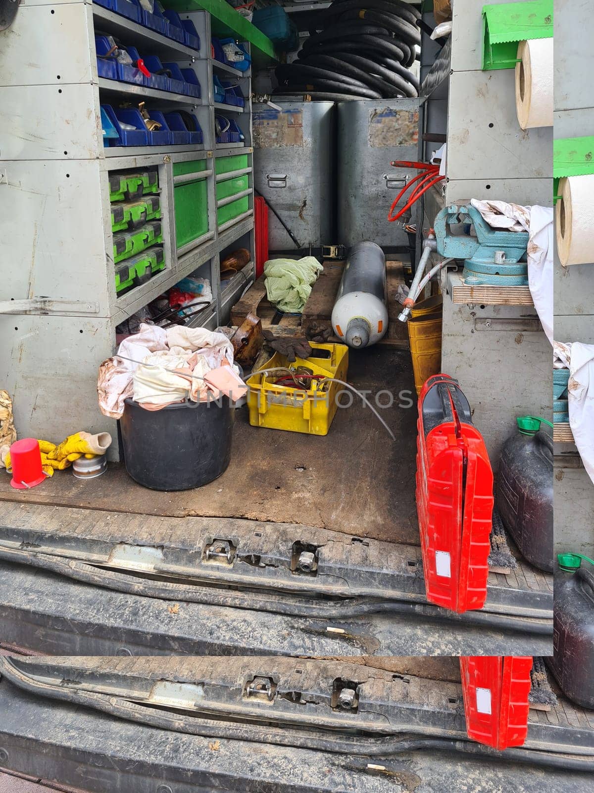 Order in the van for a perfectly organized cargo space