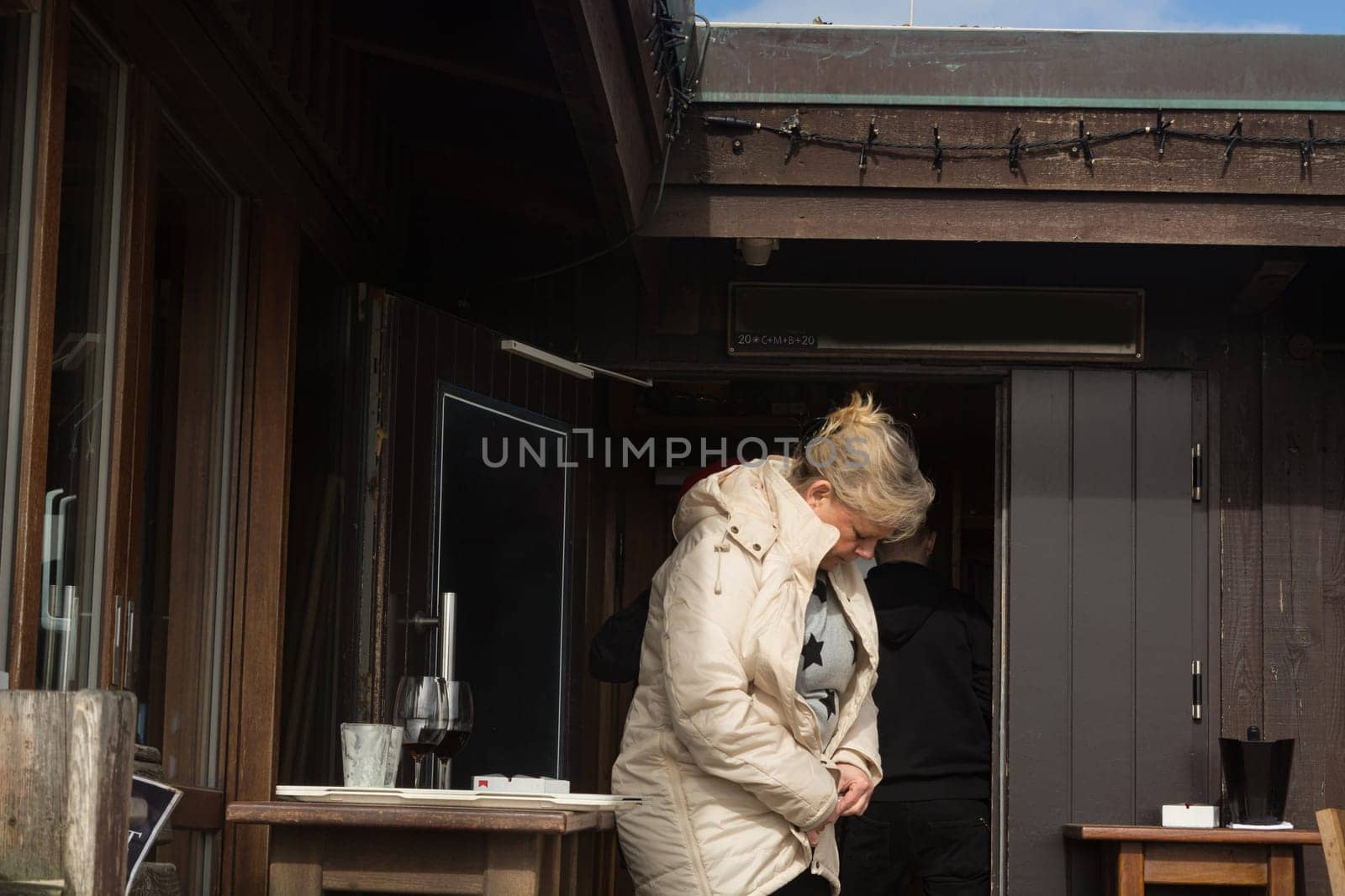 Woman at the Beach bar Sansibar, Kampen, Sylt, North Frisia, Schleswig-Holstein, Germany, Europe