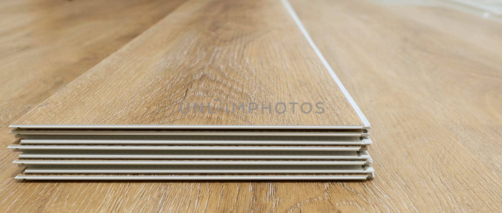 Click vinyl flooring to install yourself in the living room of an apartment