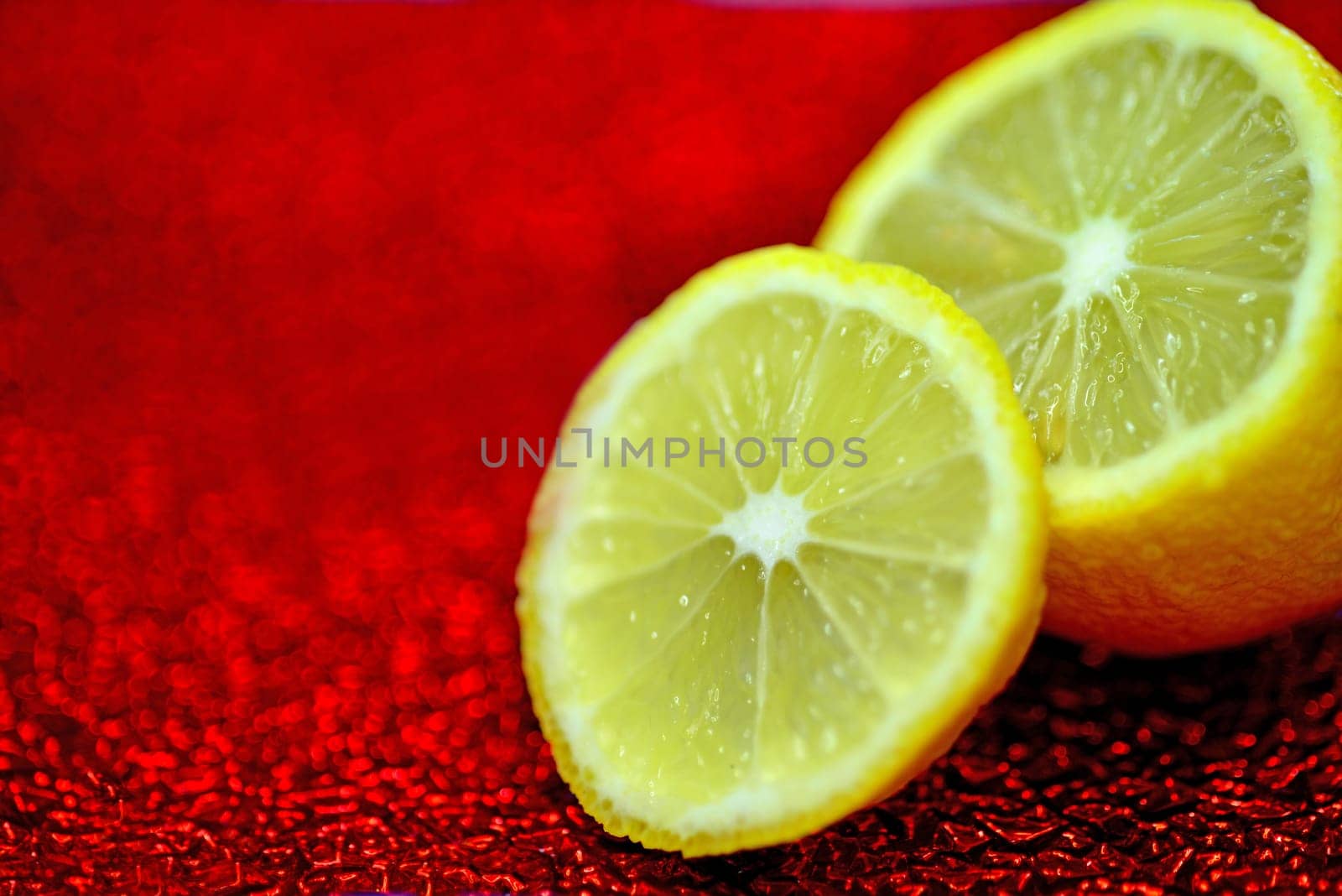lemon slice on a red shiny enamelled plate
