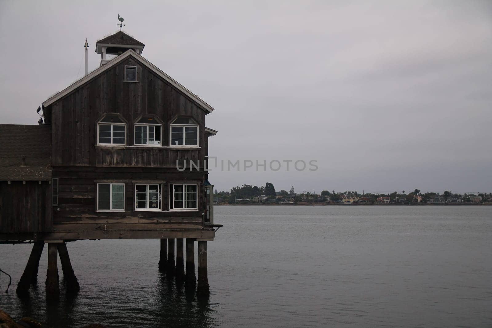 The house floating on the palisade over the Ocean in California