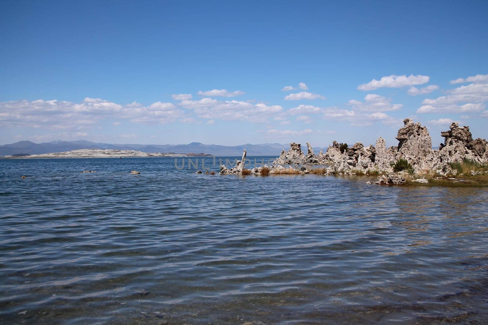 The clean water and the salt crystals hoodoos of Mono Lake in California