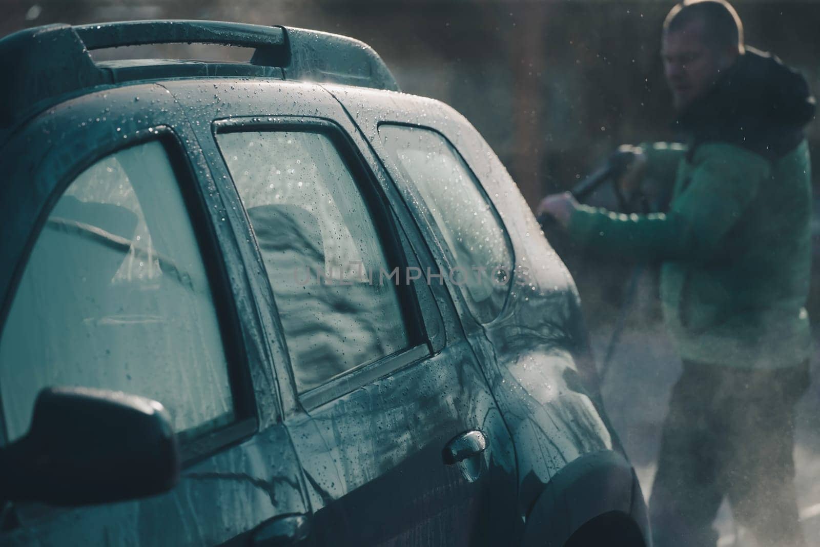 Car wash with pressurized water in car wash outside.