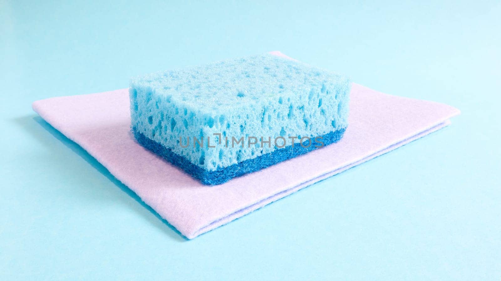 One blue sponge used to wash and erase dirt used by housewives in everyday life. They are made of porous material such as foam. Detergent retention, which allows you to spend it economically.