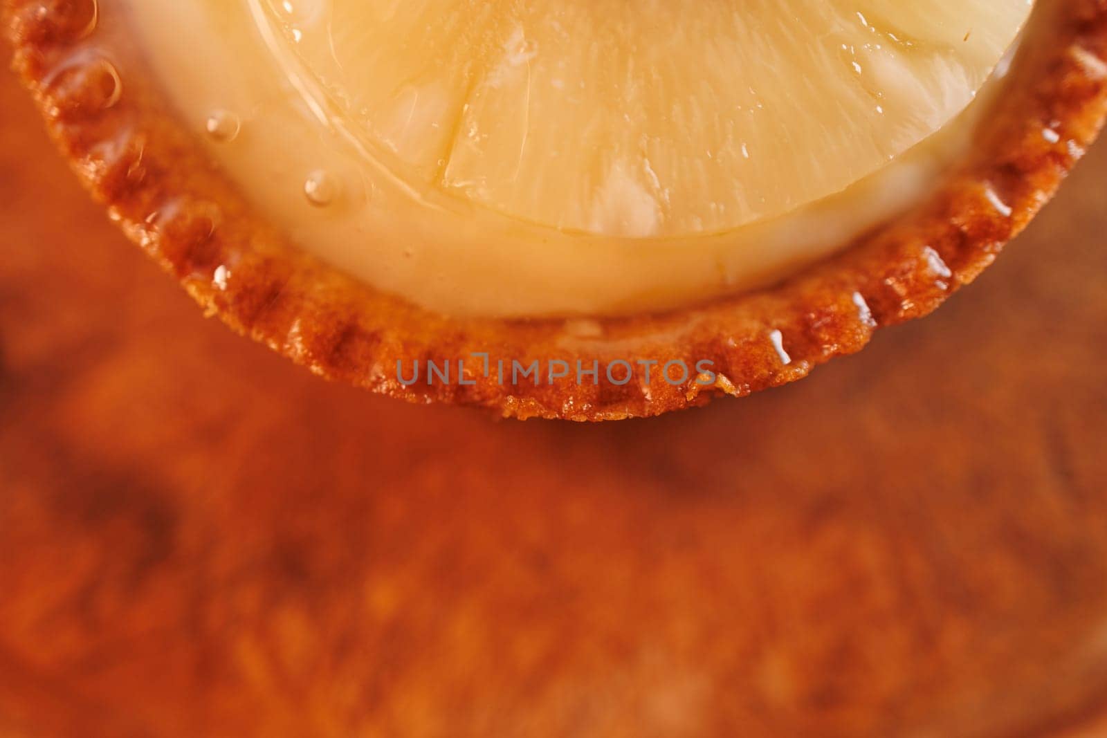 Round sweet pastry with ananias slice